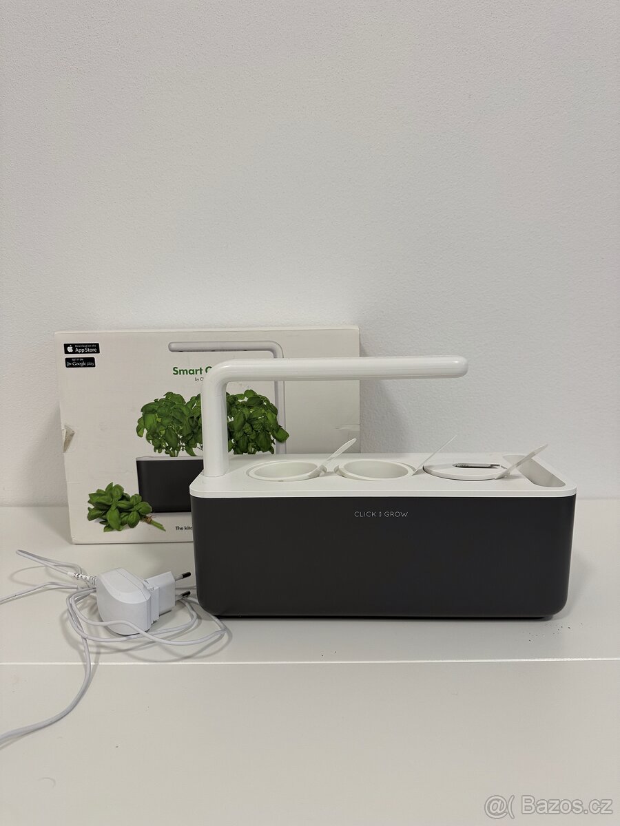 Chytrý květináč - Click And Grow Smart Garden 3 bílá