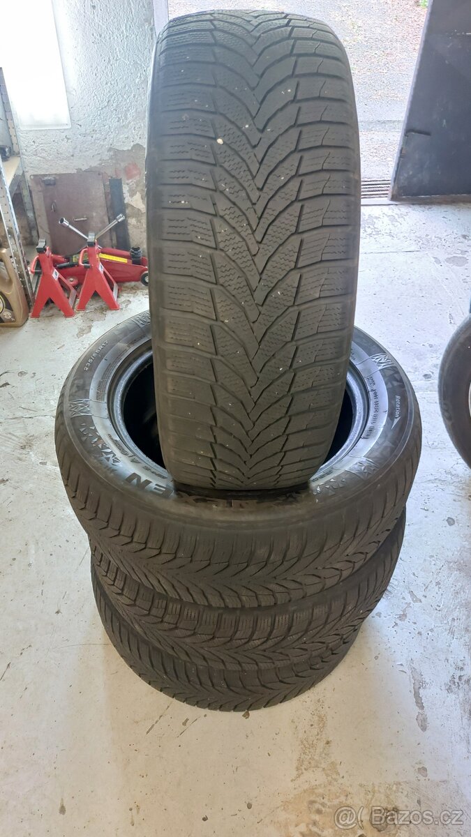 Zimní pneu 235/55 R17 Nexen Win Guard Sport DOT 23