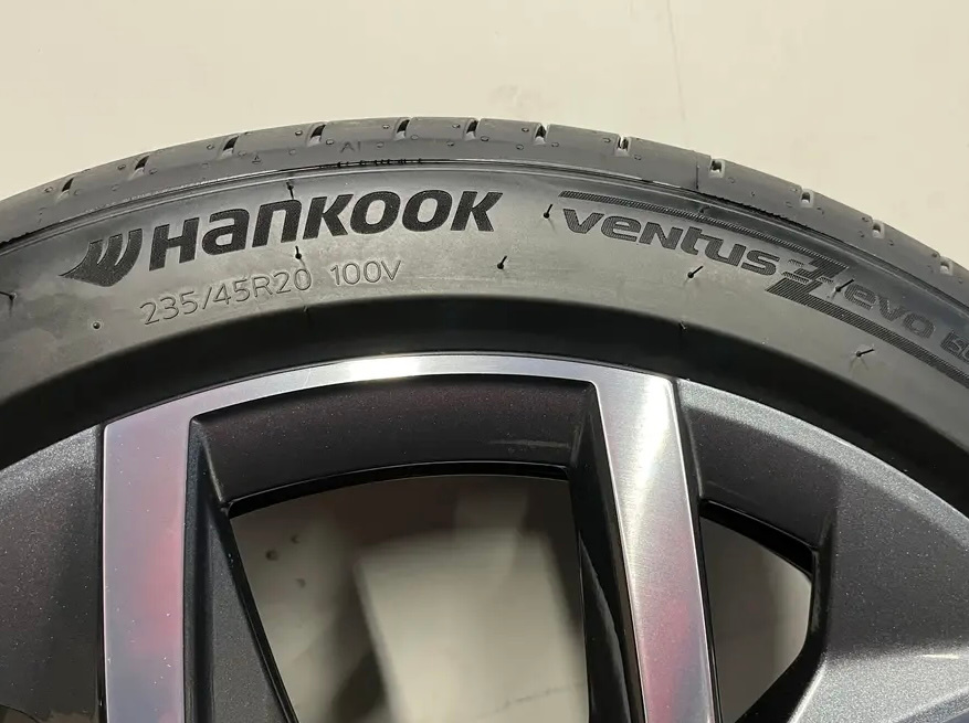 HANKOOK K137A VENTUS EVO SUV 235/45 R 20 100V