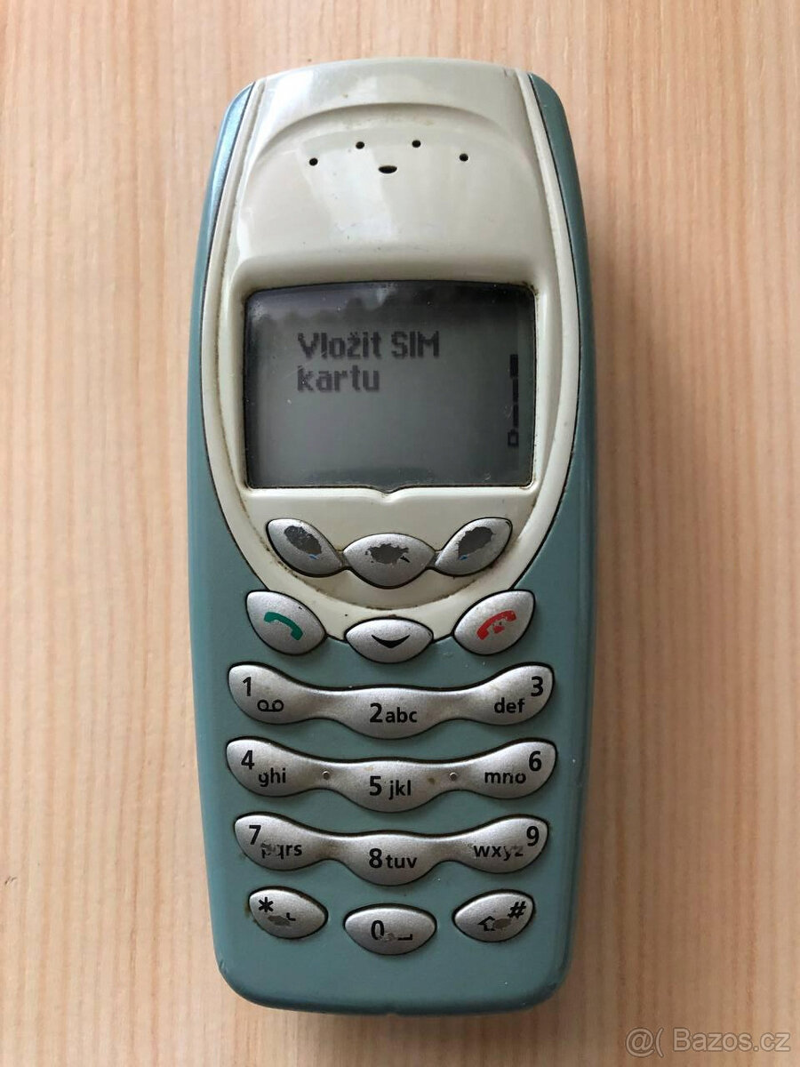 Mobilní telefon Nokia 3310 s plně funkční baterií