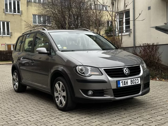 Volkswagen Touran 2.0 TDI Cross 7míst Tažné Navigace Webasto