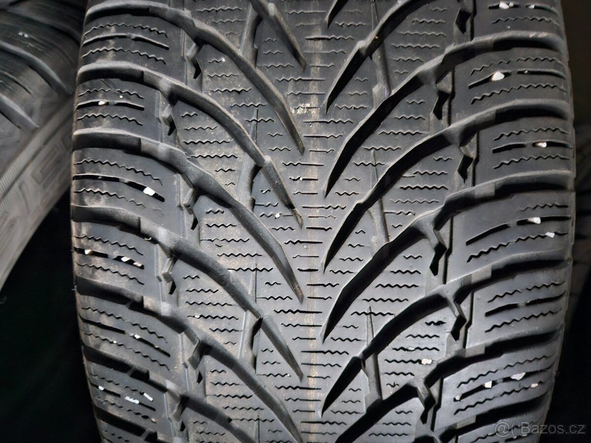 235/55R18 104H XL WR SUV 4 NOKIAN