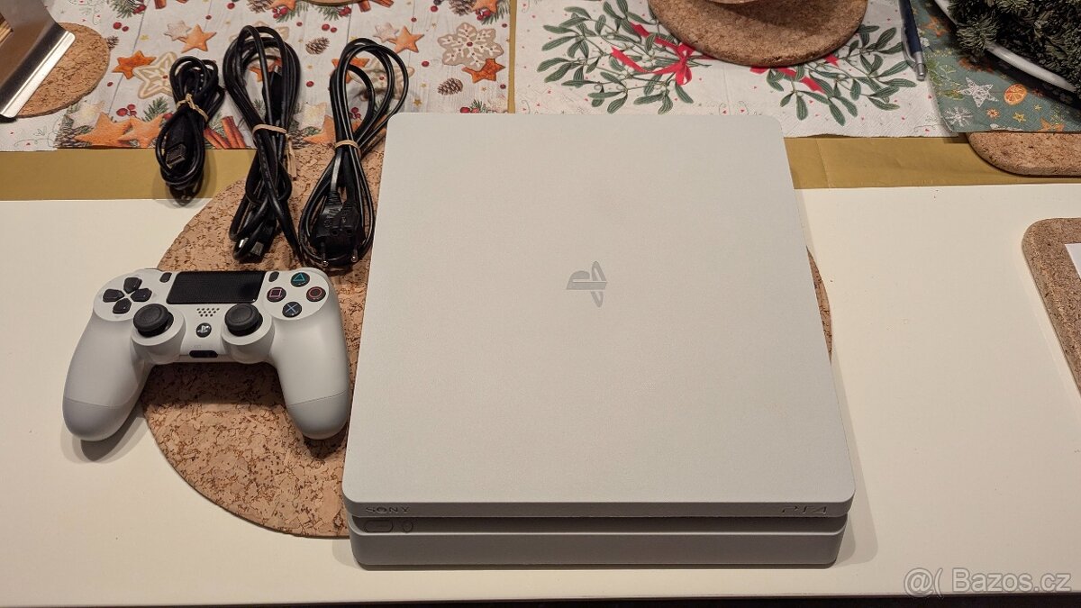 PS4, Playstation 4 slim Glacier White 500GB + 3 hry