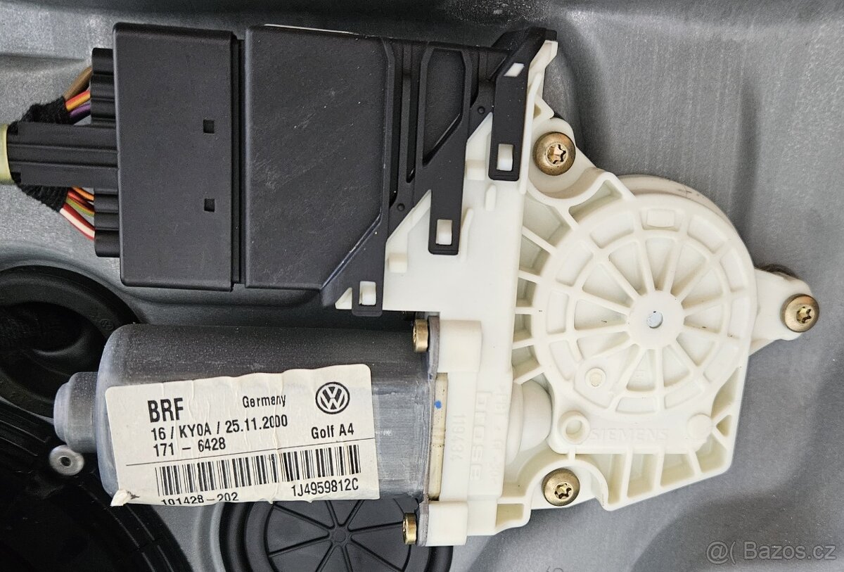 Motor stahování okna pravý zadní 1j4959812c VW Bora, Golf IV