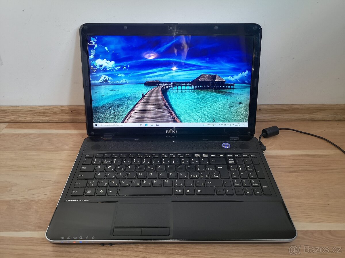 Notebook Fujitsu LifeBook AH531