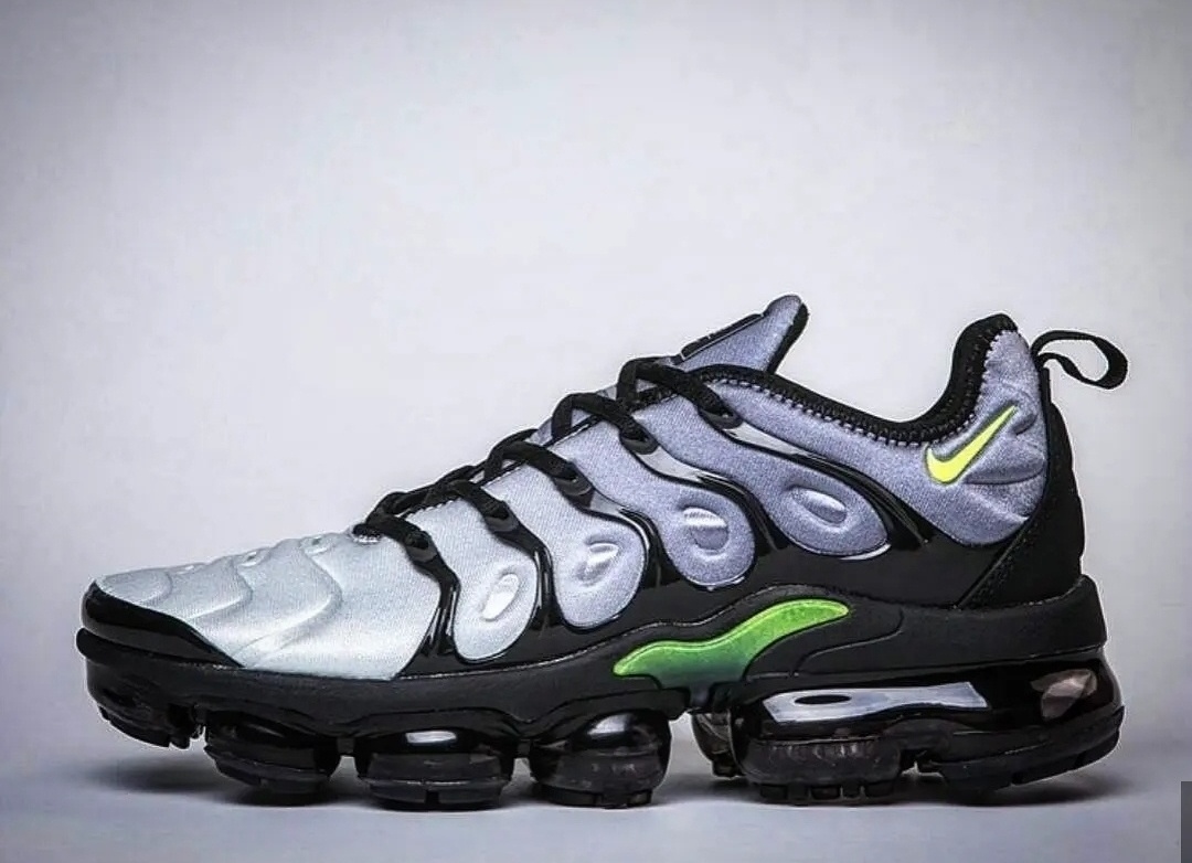 NIKE Air VaporMax PLUS 2019 "Neon Green"