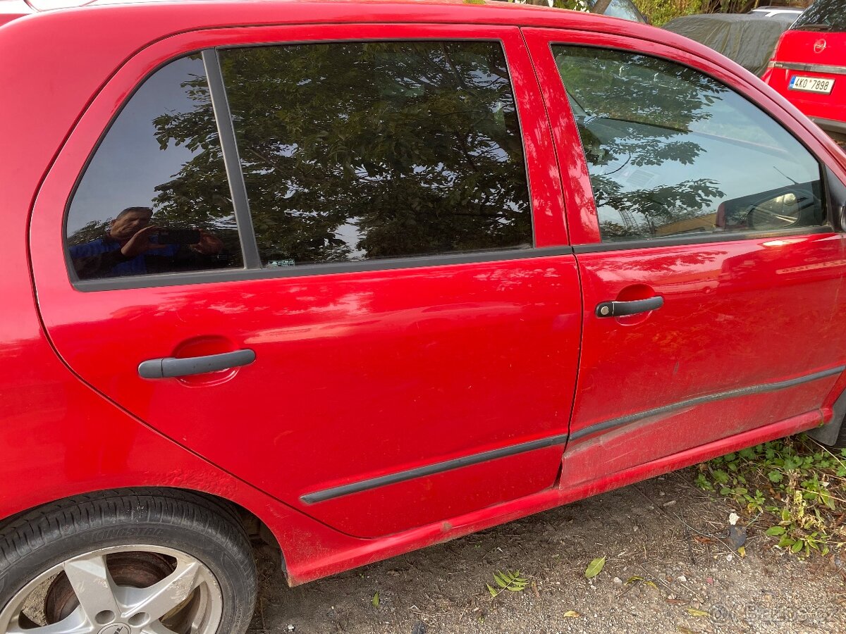 Škoda Fabia 1 hatchback - pravé zadní dveře corrida 8151