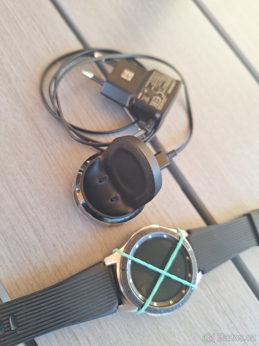 Hodinky Samsung Gear S3 poškozené