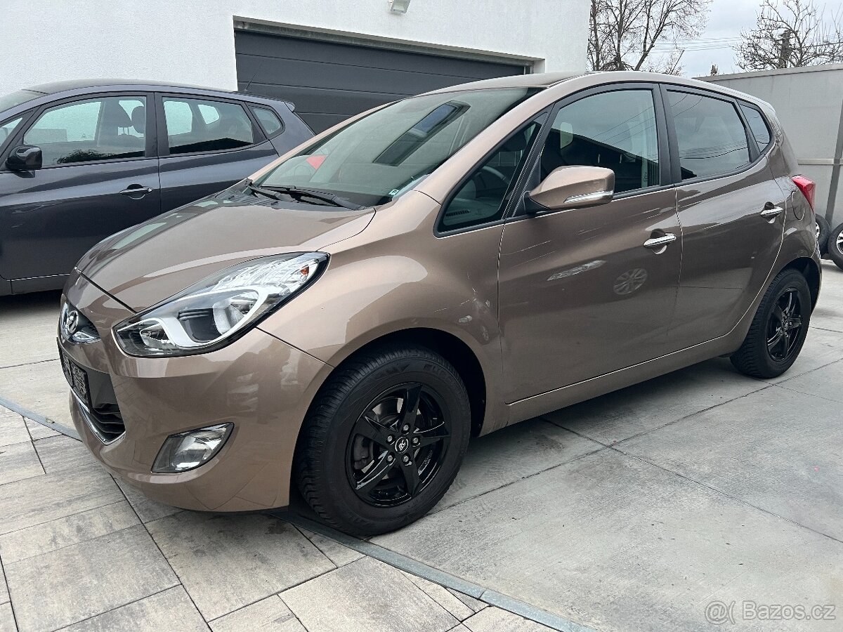 HYUNDAI ix20 1.6i 92 KW PDC TEMPOMAT VYHŘ.SEDADLA 2xALU KOLA