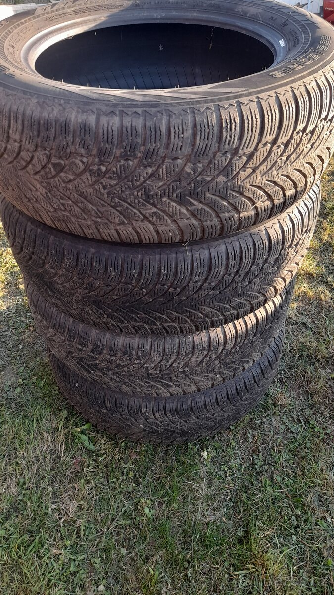 Zimní pneu 235/60R18