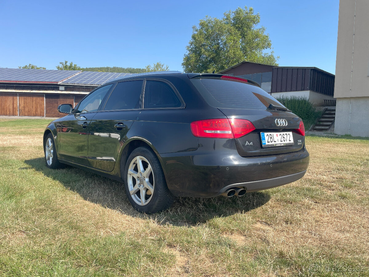 AUDI A4 B8 2.0 TDi 105kw AVANT, r. 2011 - kamera, adaptivní