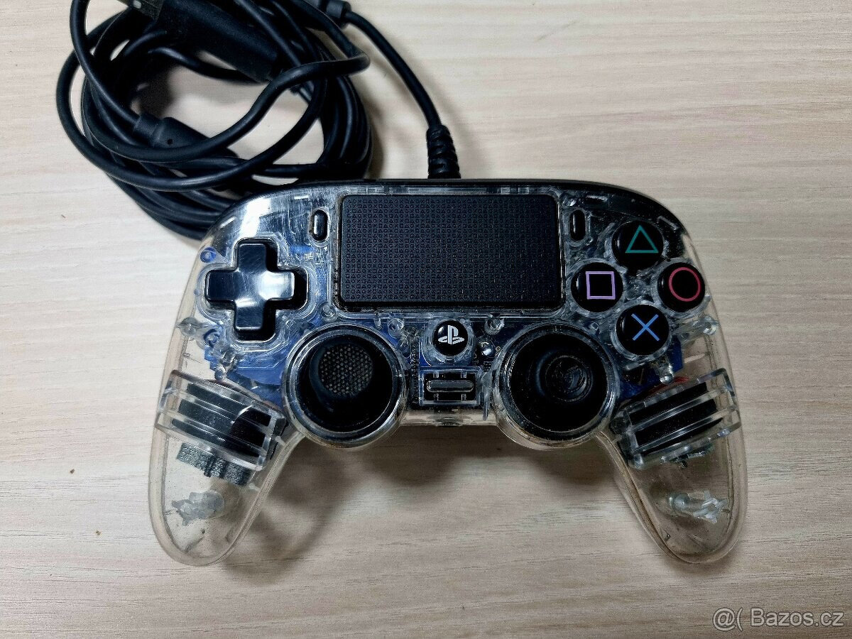 Nacon Wired Compact Controller PS4 - průhledný ovladač