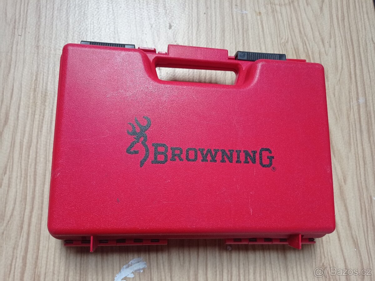 Prodám samonabíjecí pistoli Browning Buck Mark 22 LR.