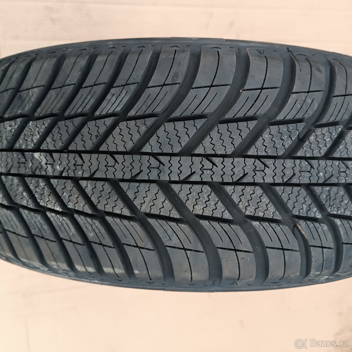 pneu 195/55R16, ráfky , poklice Škoda,dojezdovka