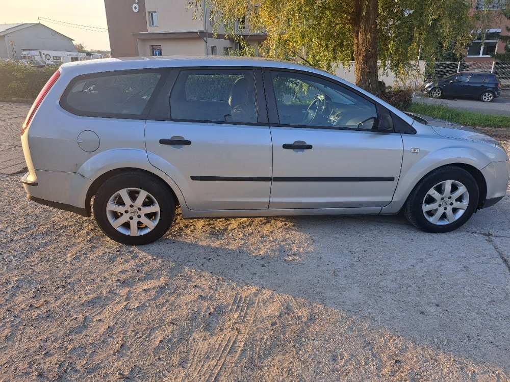 Ford Focus 1,6 benzín