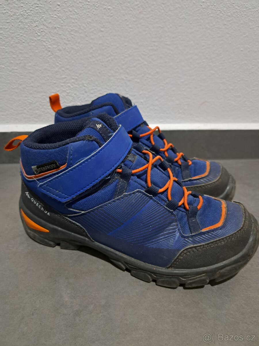 kotníkové outdoor boty Quechua