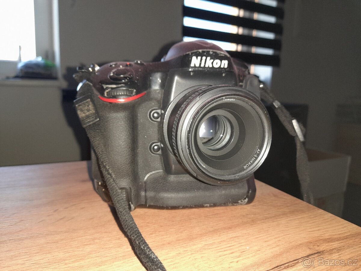 Nikon D4 zrcadlovka