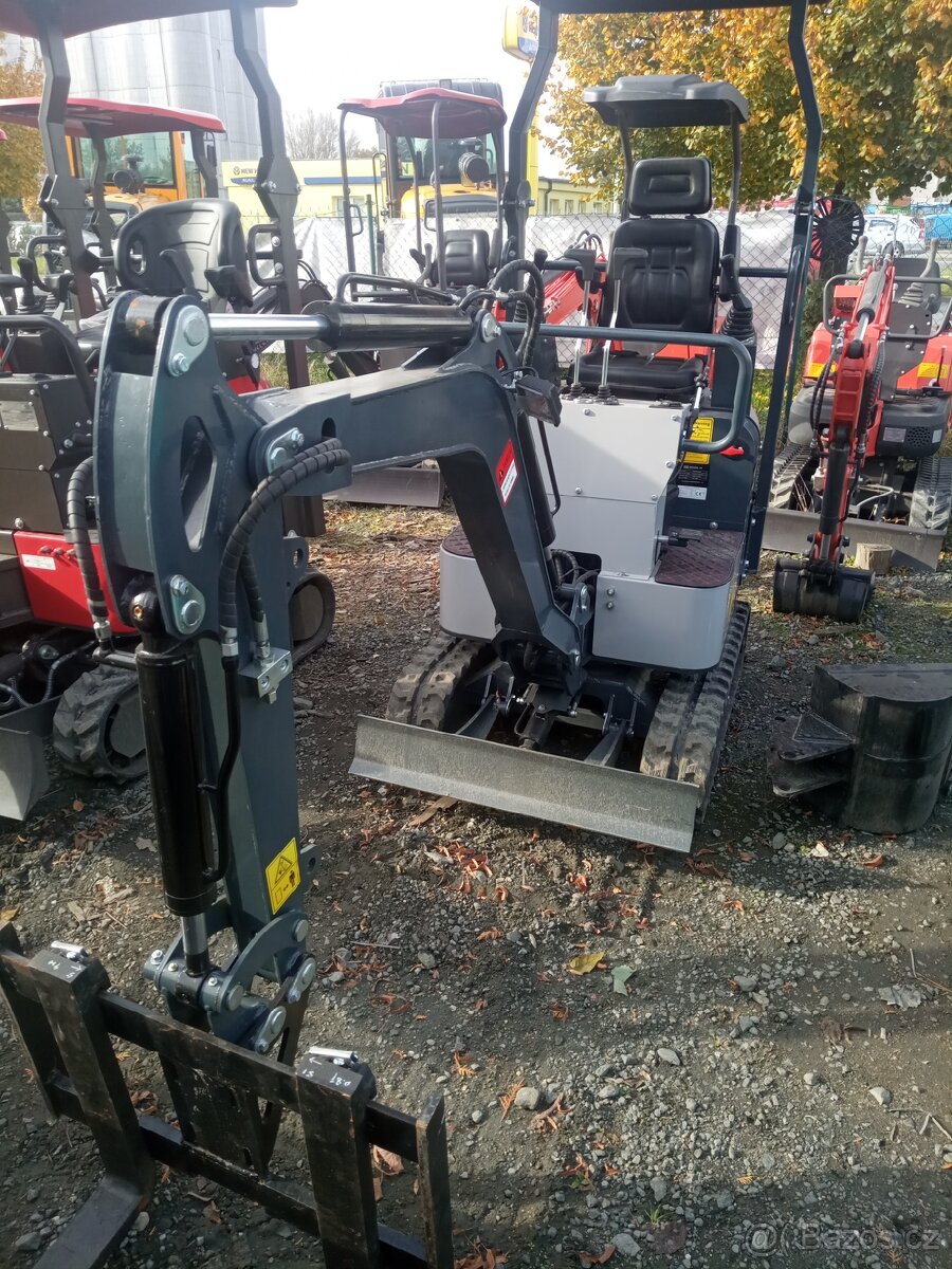 minibagr, motor Kubota, pásový bagr, lžíce za 15000 zdarma