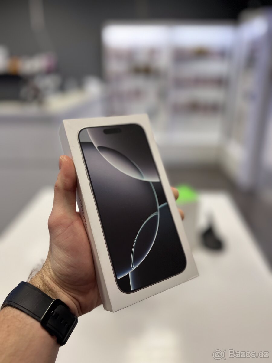 Apple iPhone 16 Pro Max 256GB Bílý Titan - E-SIM