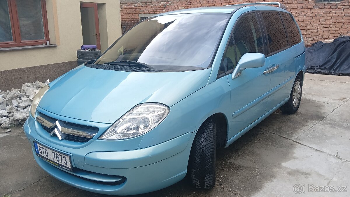 5/8 místný Citroen C8 automat 2004