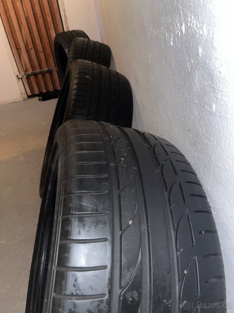 Letní pneu bridgestone 235/40 R19