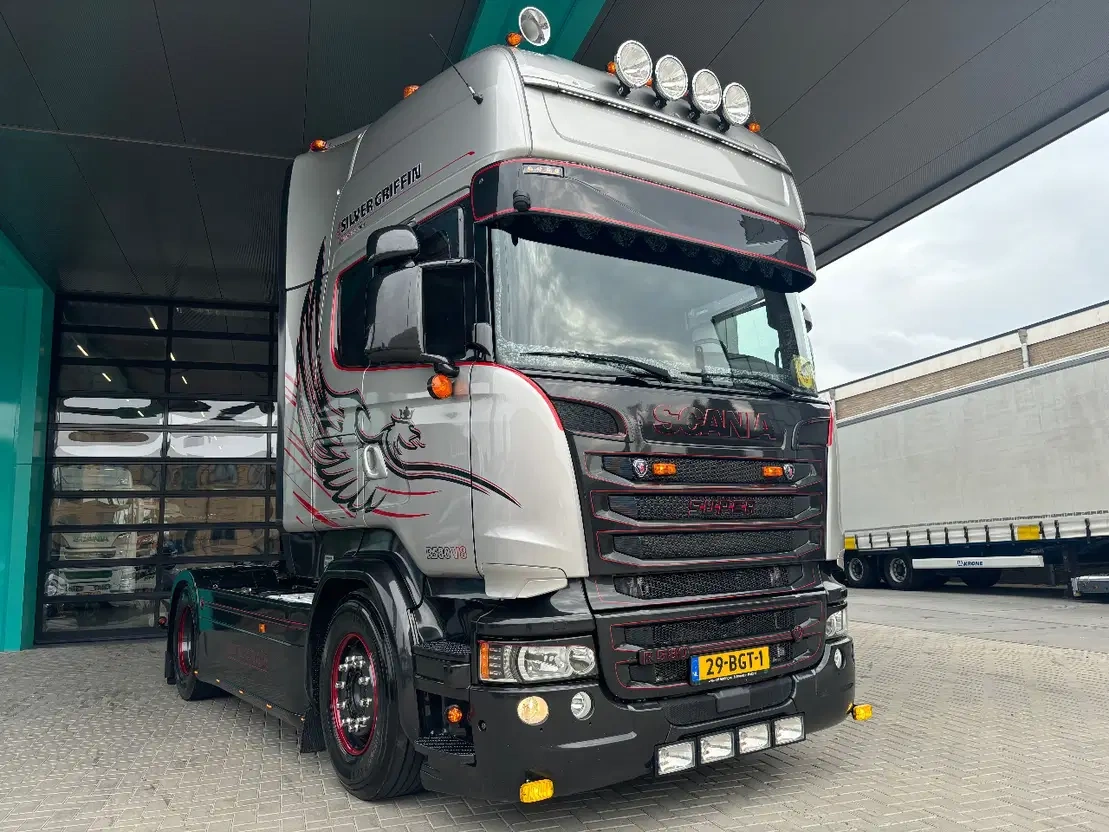 Scania R580 V8 Silver Griffin 97/100 / PTO / 1.majitel