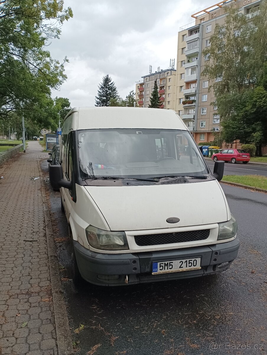 Ford tranzit 300L prodám jako celek můžete využít na áhradní