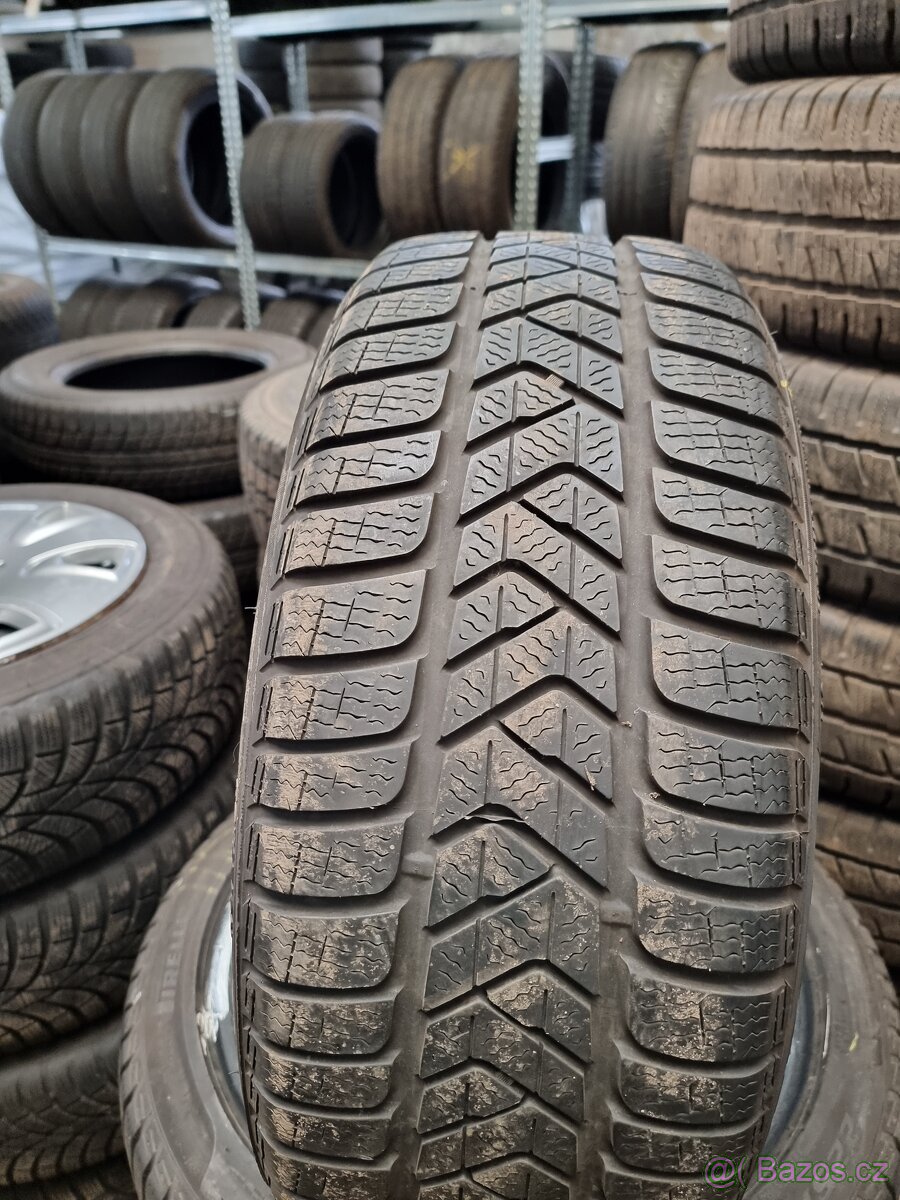 225/45R18