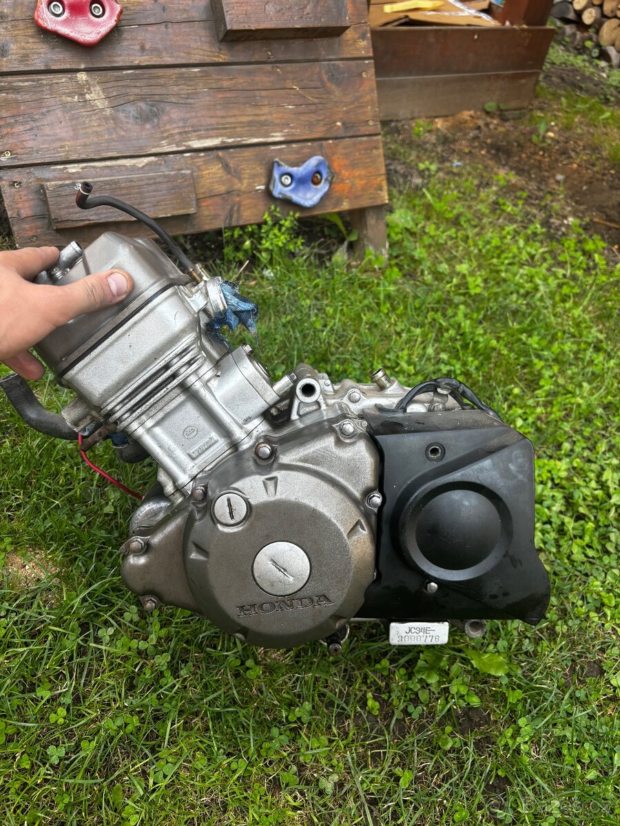 Motor Honda cbr125r motor jc34e