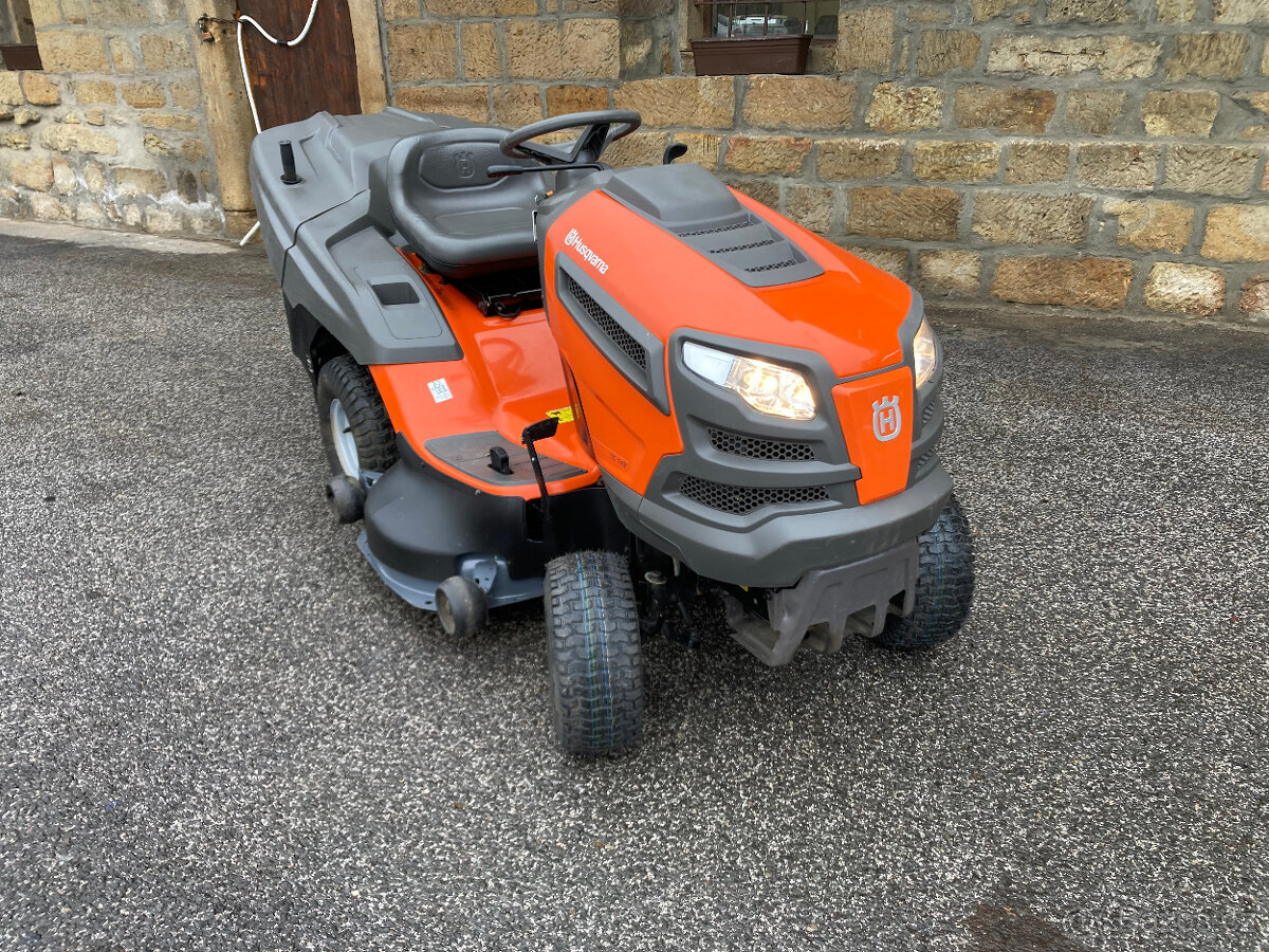 Zahradní traktor Husqvarna TC 142