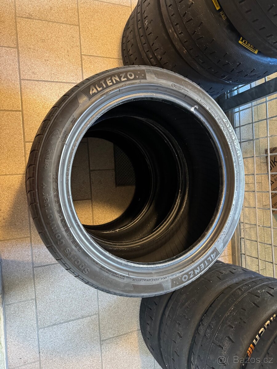 Letní pneu 235/45 R18 Altenzo