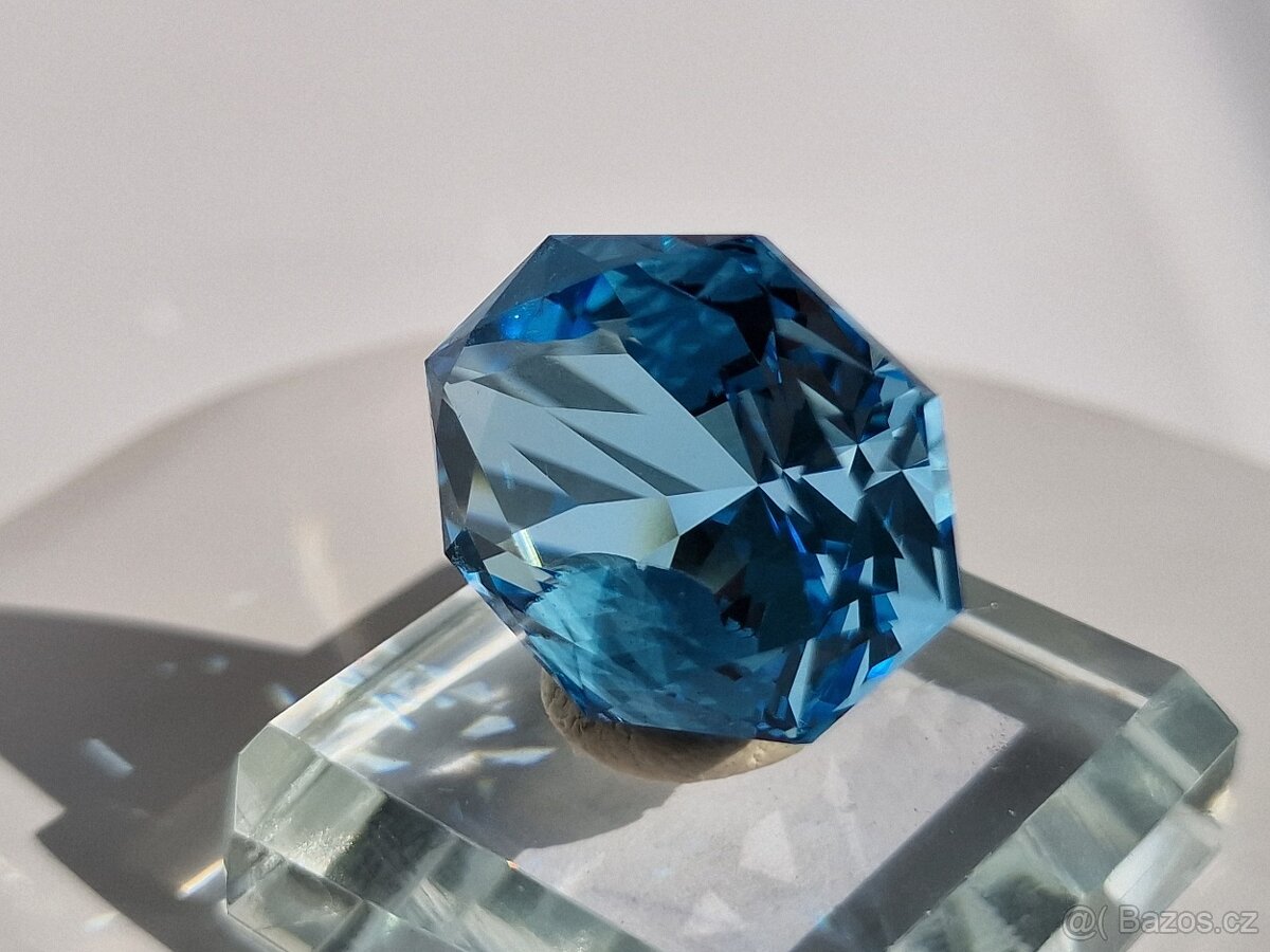 Sbírkový kámen - modrý topaz, broušený - 47,5 karátů