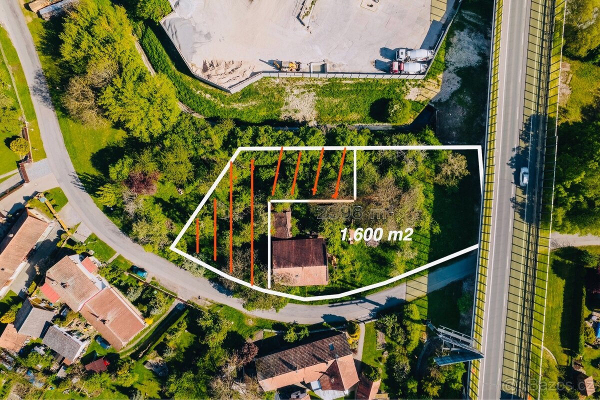 Na prodej RD k rekonstrukci na stavební pozemku 1600m2