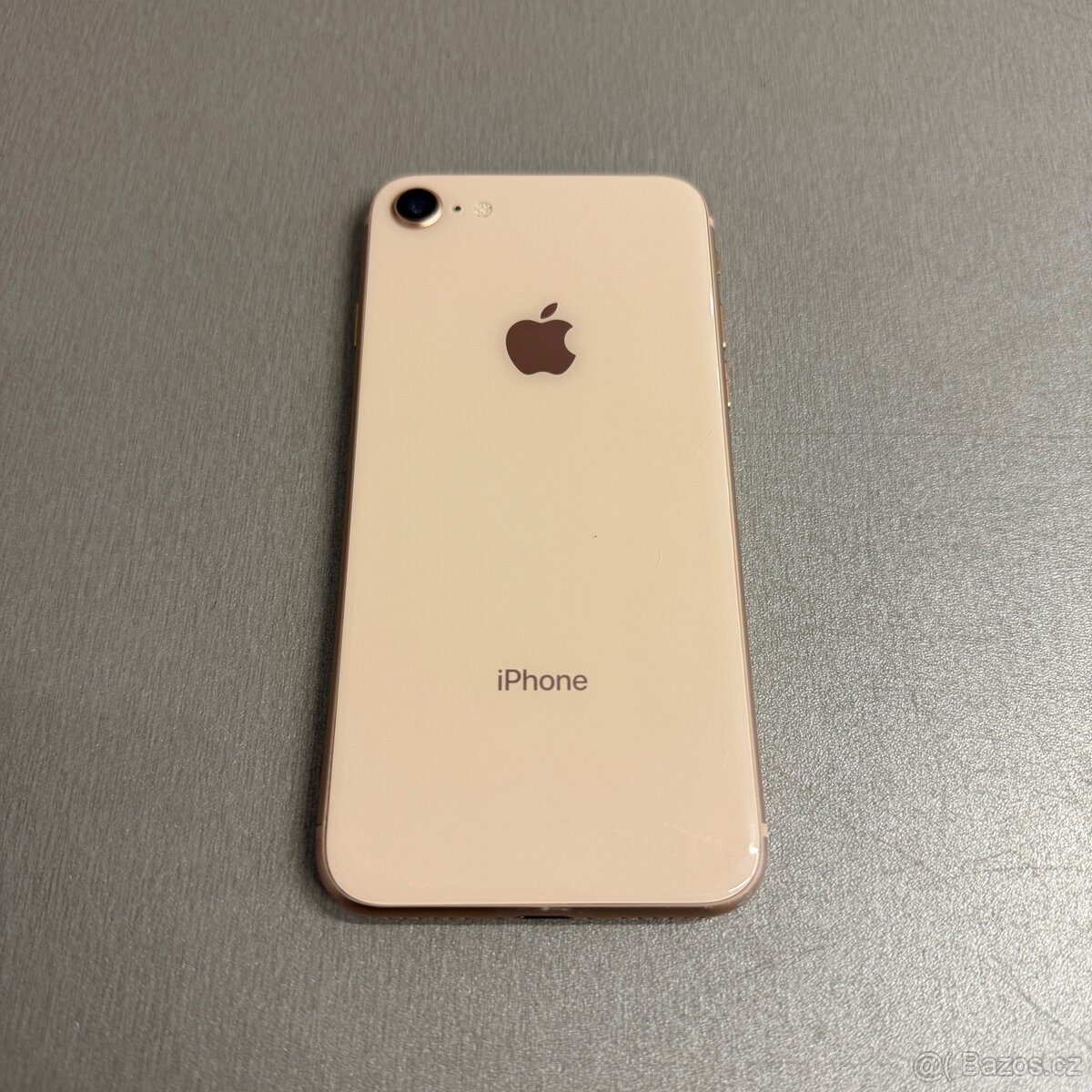 iPhone 8 64GB, pěkný stav, 12 měsíců záruka