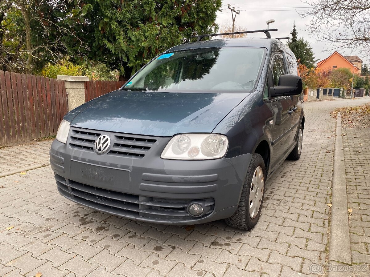 Volkswagen Caddy 2.0i benzín, 5ti místné, bez koroze