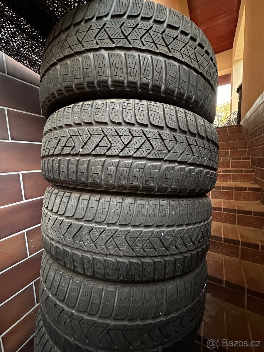 Pneu 215/55 R17 zimní Pirelli