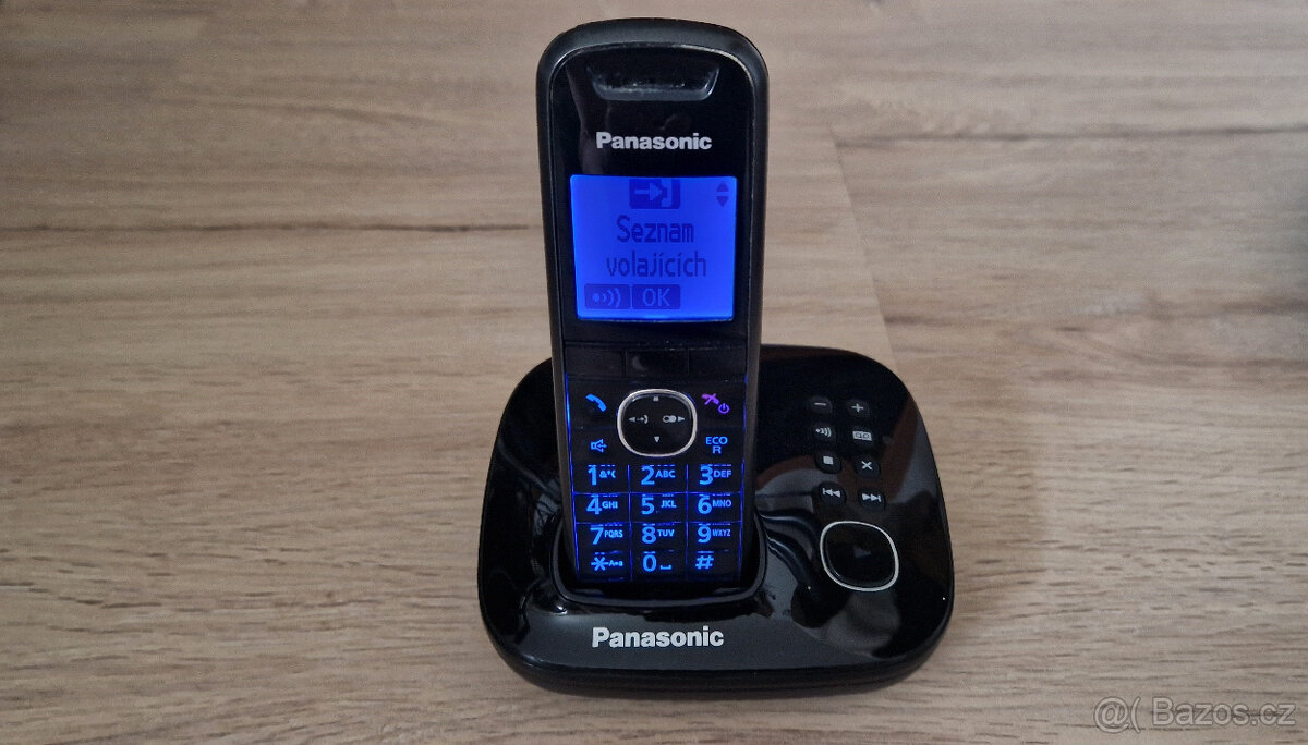 Přenosný bezdrátový telefon Panasonic KX-TG5511FX, DECT, pev