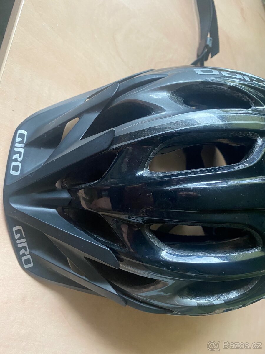 Cyklistická helma Giro