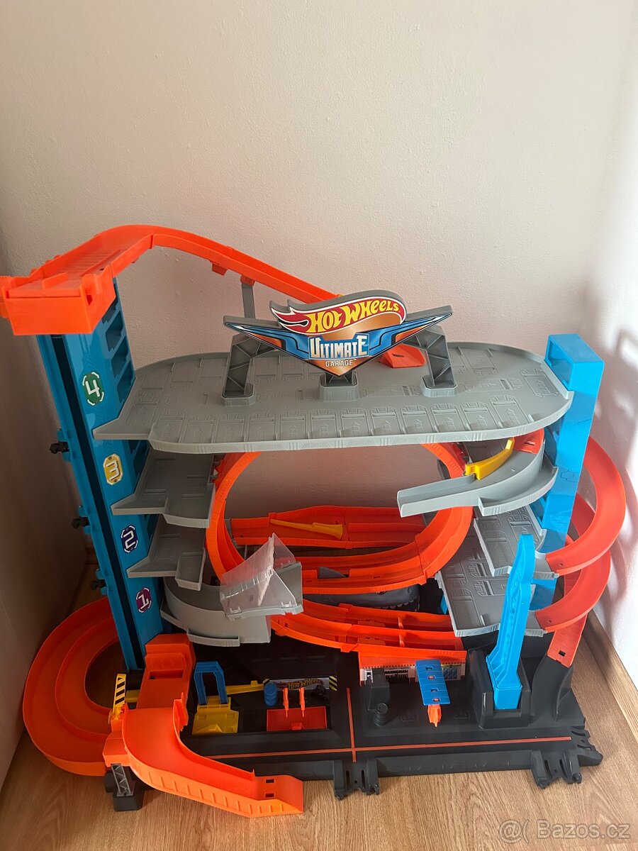 Hot Wheels city garáž, dráha