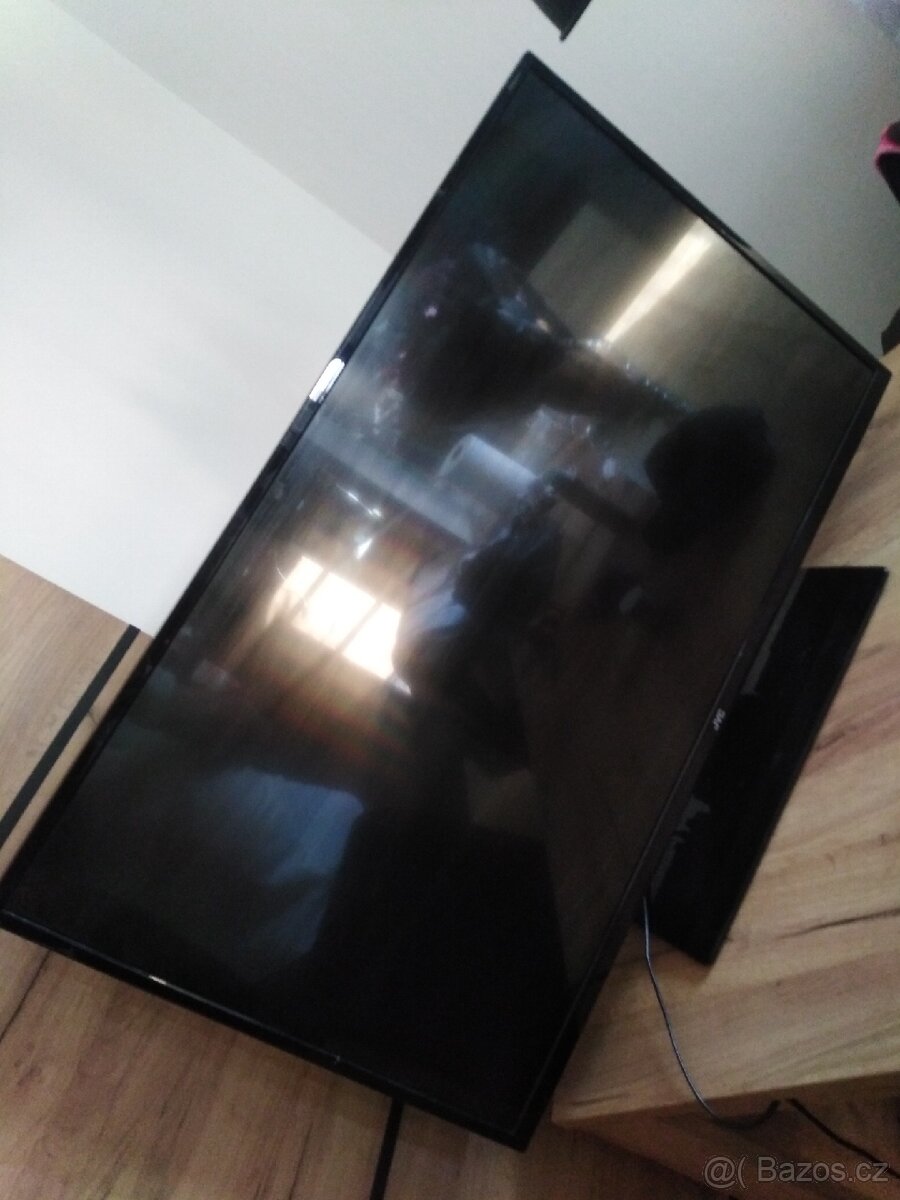 JVC FullHD Televizor 109cm