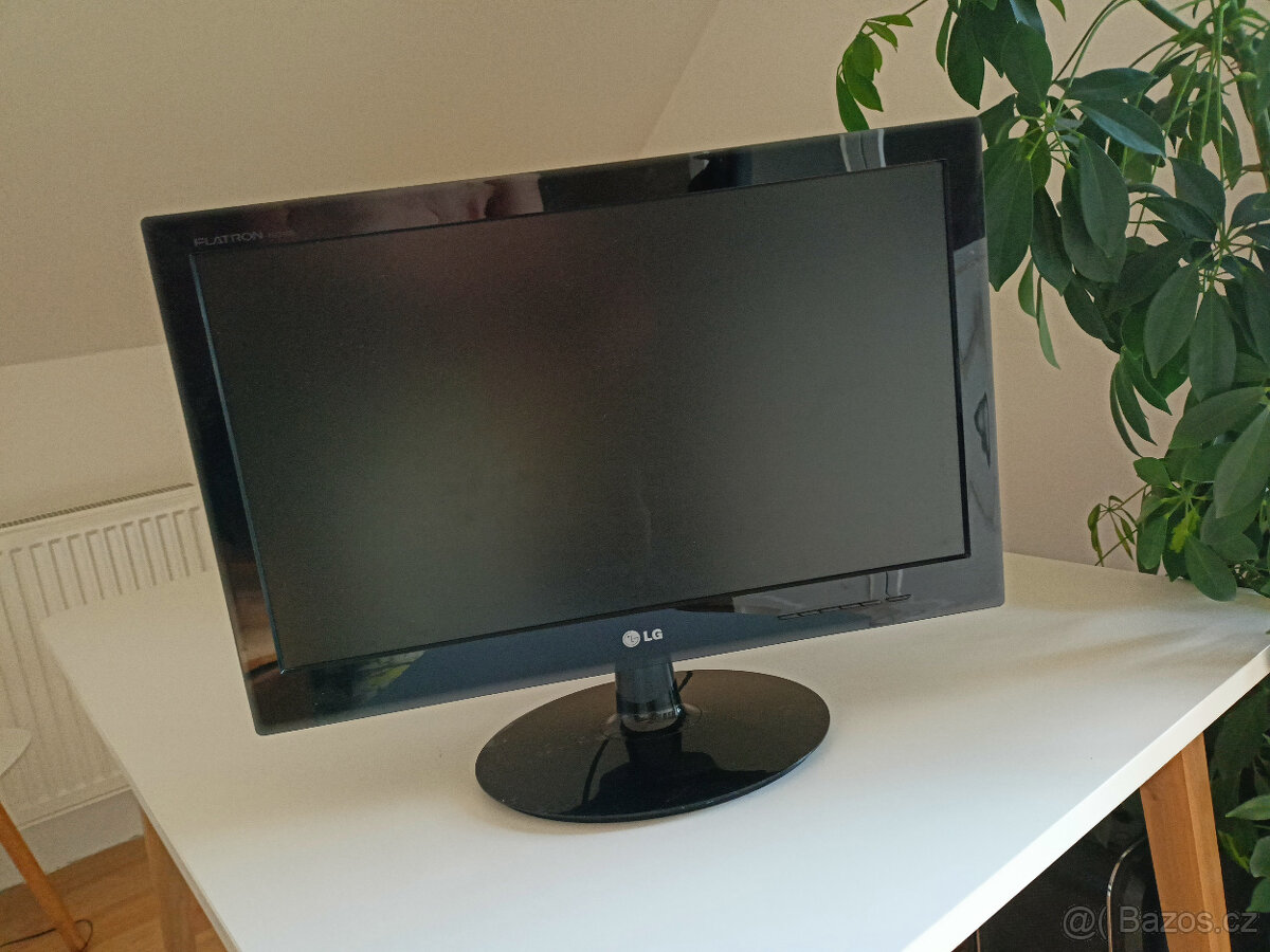 LCD monitor LG W2240S