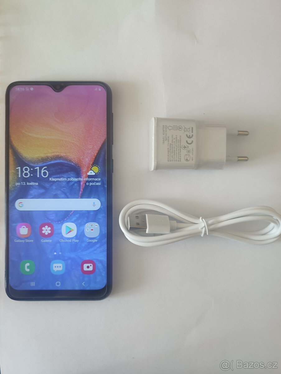 Samsung Galaxy A10 32GB Černá + Zdarma Nabíječka a Kryt