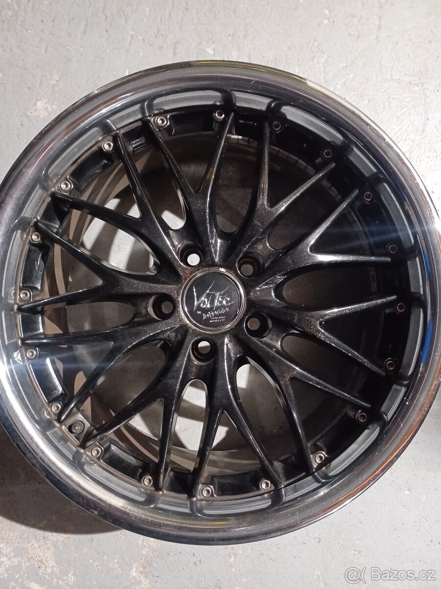 5x112 R18 8j et 35 Barracuda Voltec T6 black