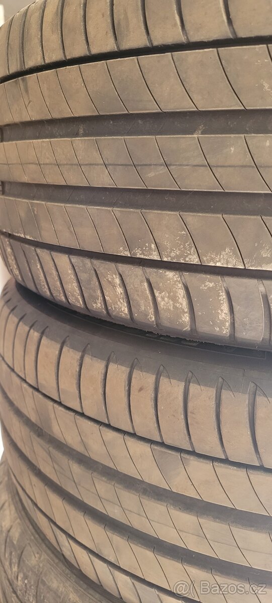 Prodám 2ks Pneumatiky Letní 225/45 R17 Michelín Primacy 3