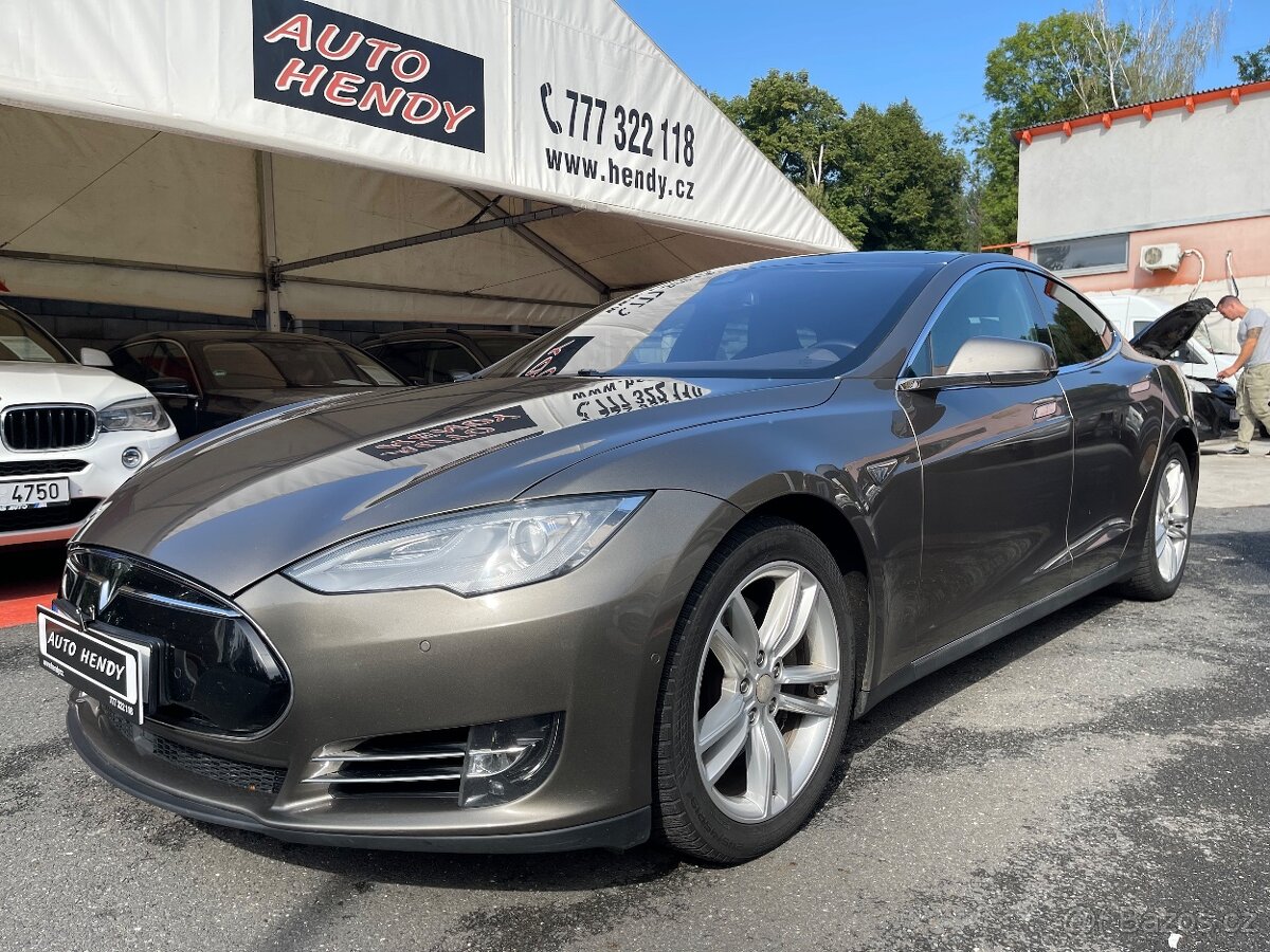 Prodám Tesla S 85D 4x4 nová baterie, nab. v síti Tesla zdarm