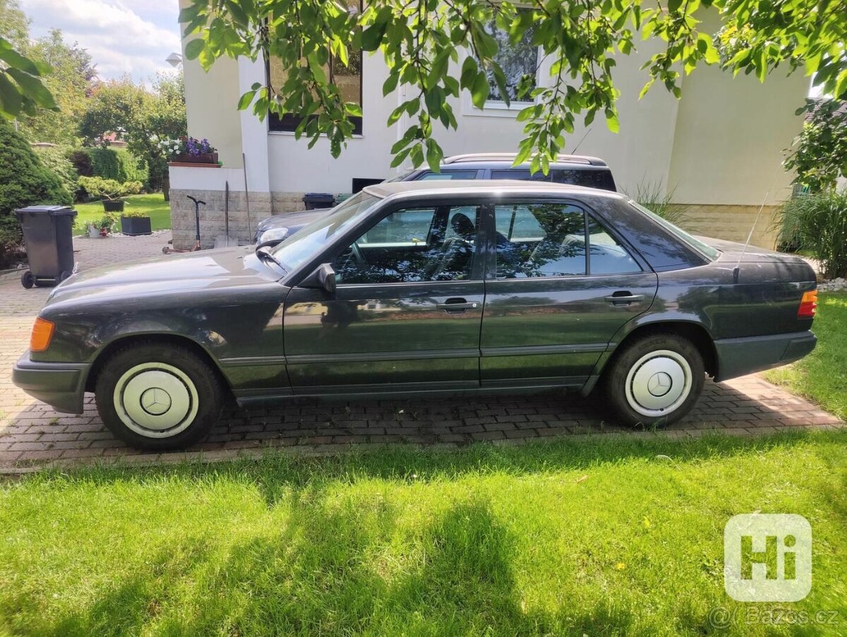 Mercedes-Benz 124 (rok 1987)