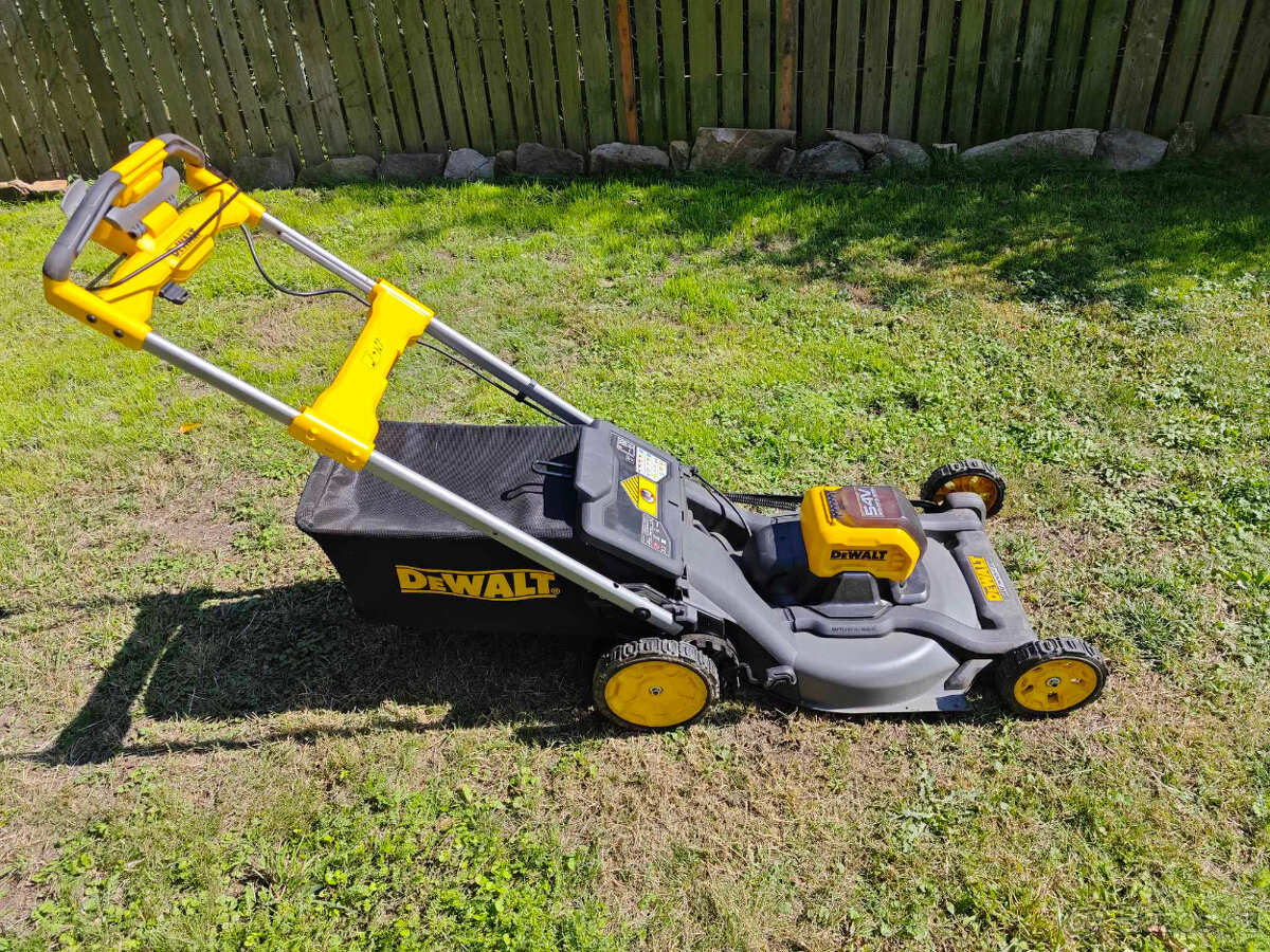 Sekačka DeWALT aku s pojezdem, 54v XR FLEXVOLT