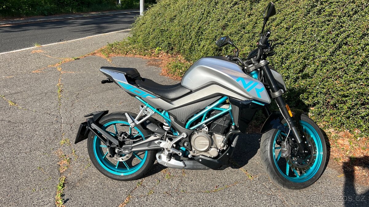 CF moto 300NK