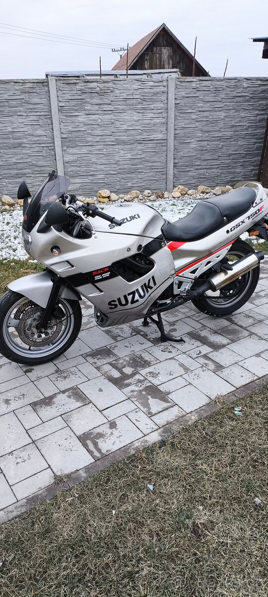 Suzuki GSX 750