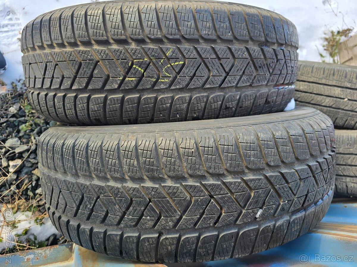 Prodám 2x zimní pneu Pirelli 215/65/17 99H